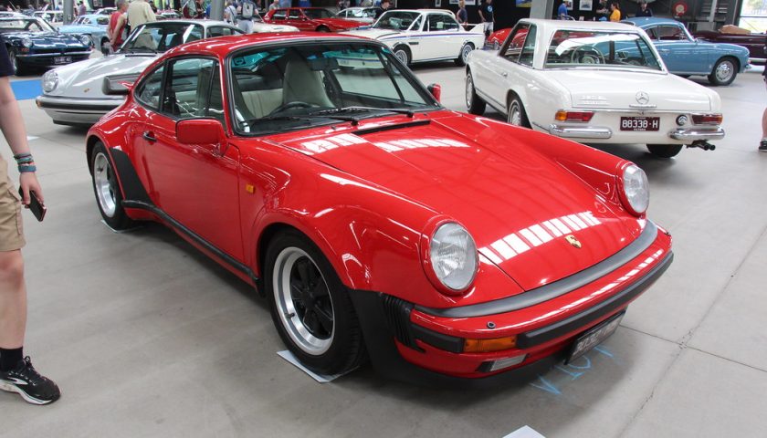 Porsche 930